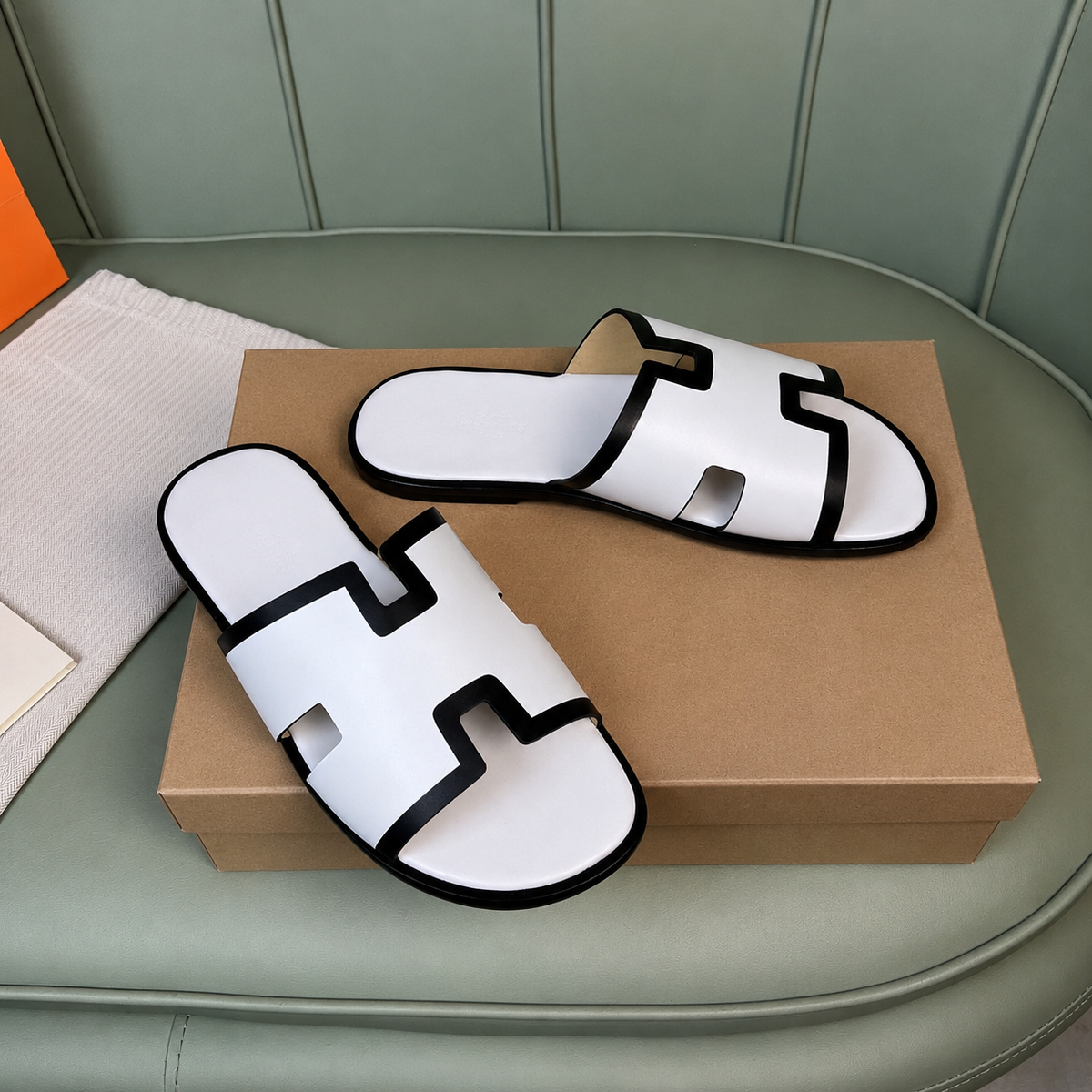 Austin Mens Slippers in Pure White - Black Color blocked Leather | LUXE & CRATFS