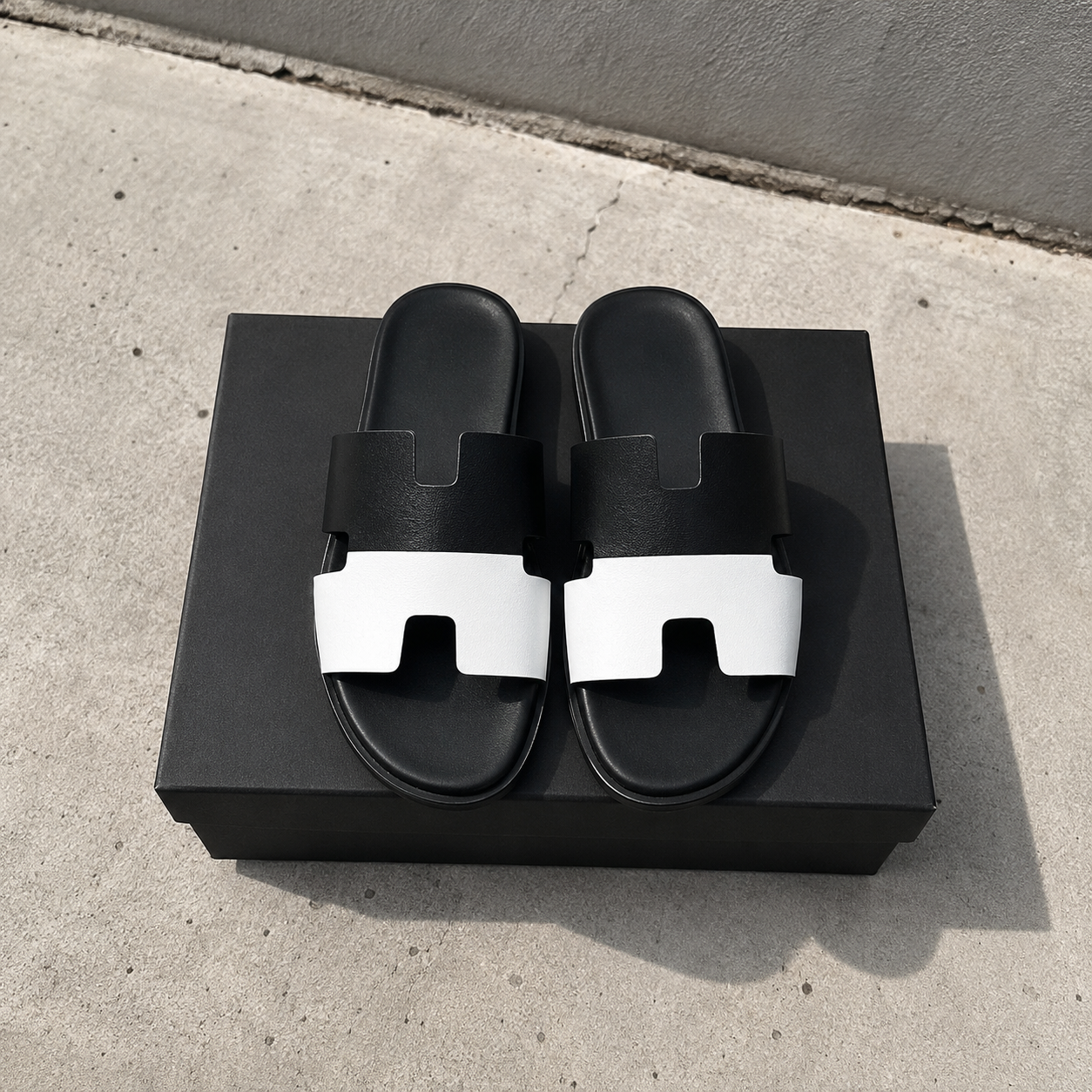 Austin Mens Slippers in White - Black Two Tone Leather | LUXE & CRATFS