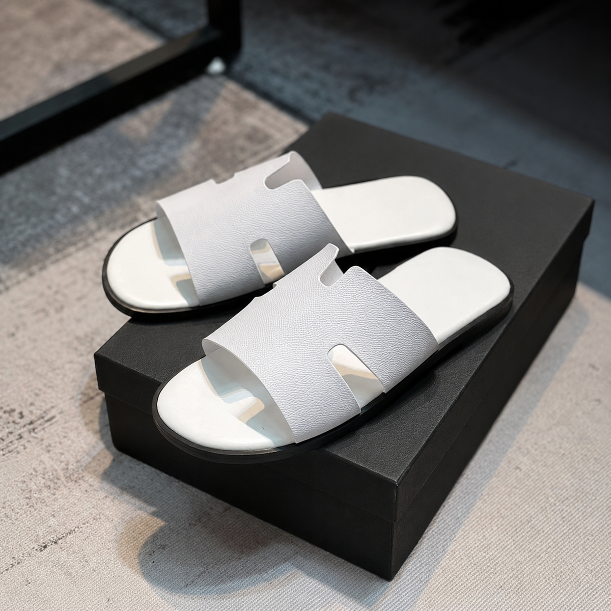 Austin Mens Slippers in White Milled Leather | LUXE & CRATFS