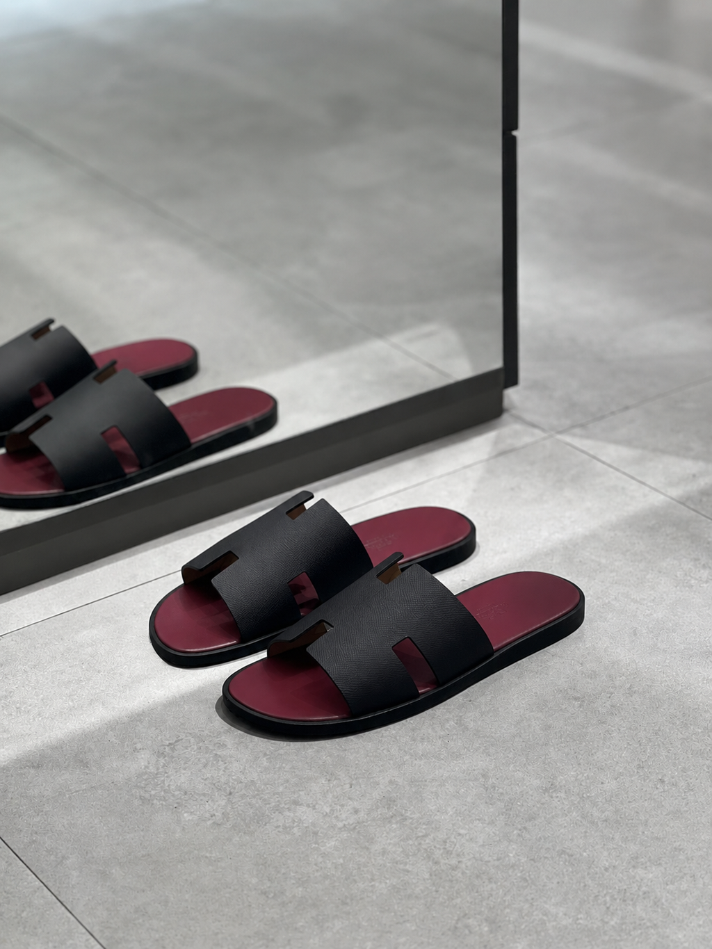 Austin Mens Slippers in Black-Milled - Maroon Dual Tone Leather